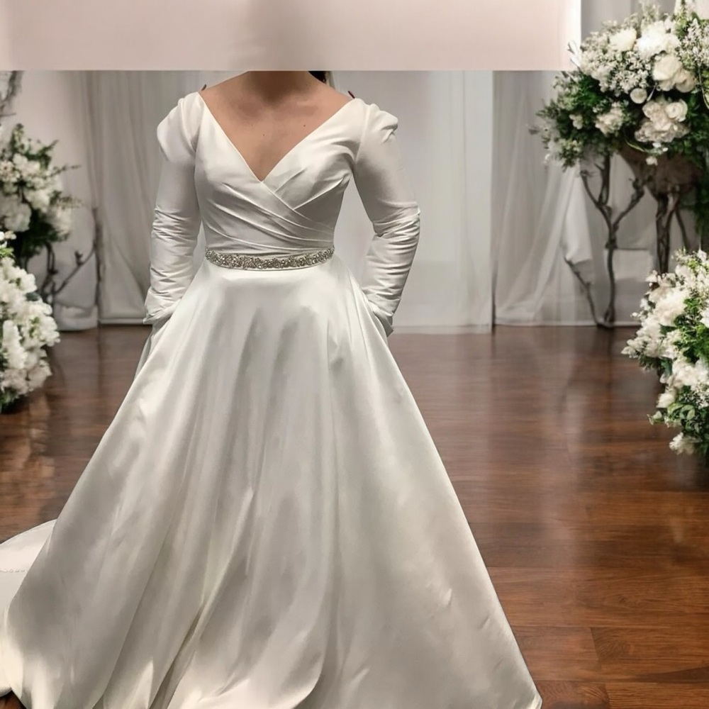 ❤️NWT Sincerity Long Sleeve Mikado Pleated Bodice Sz 16, Unaltered Wedding Dress